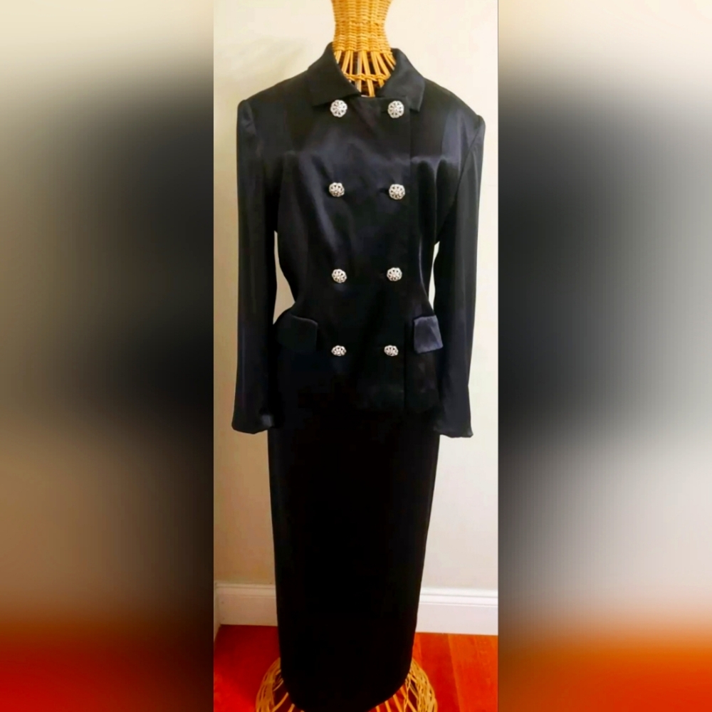 J. Peterman Size 6 Black Skirt Suit Set 100% Silk Careerwear Business Formal